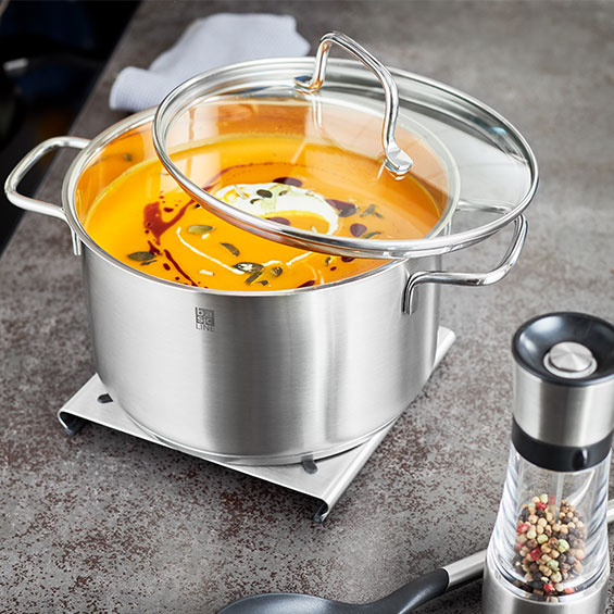 Kürbiscremesuppe in dem Basic Line Kochtopf 20cm 