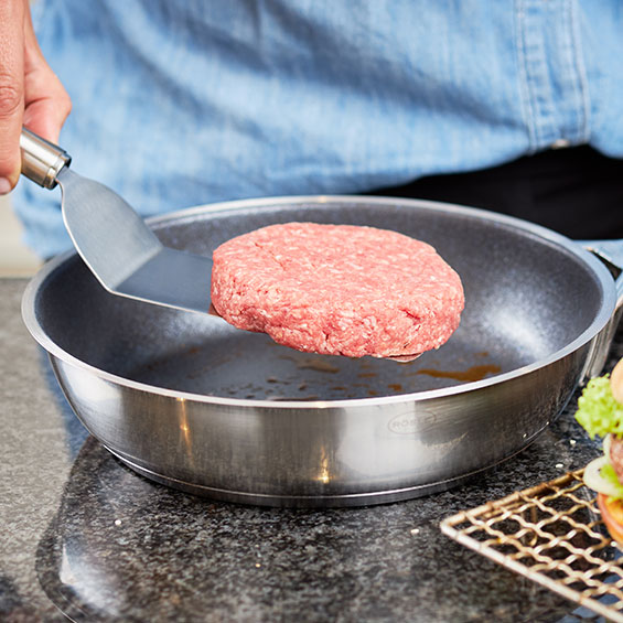 Burgerpatties aus der Bratpfanne Silence Pro 28 cm