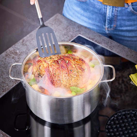 Braten mit Schmorgemüse in dem Basic Line Kochtopf 24 cm