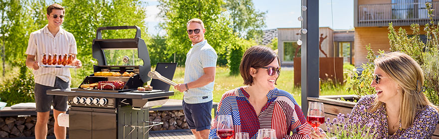 Jobs bei RÖSLE Freunde grillen zusammen und lachen
