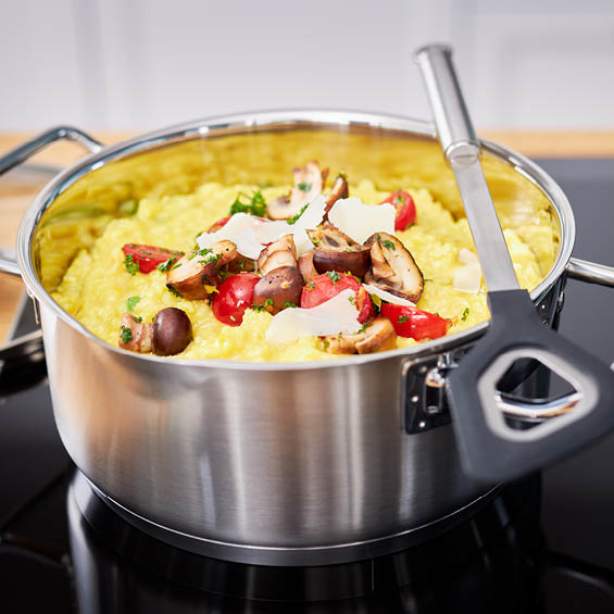 Safran Risotto in dem Kochtopf Expertiso 24 cm