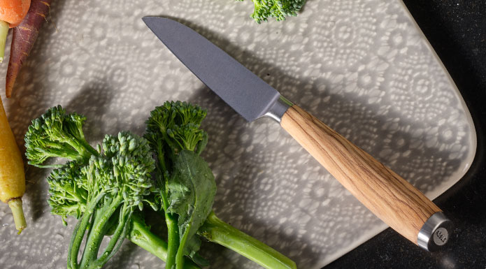 Gemüsemesser Artesano Gemüsemesser der Serie Artesano mit Brokkoli