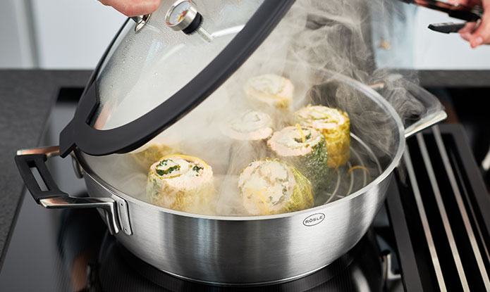 Aroma Dampfgarer Silence Pro Gedämpfte Wirsing-Lachs-Rollen im Aroma Dampfgarer