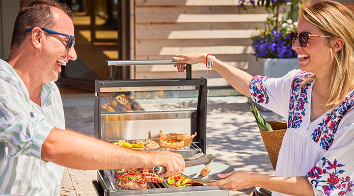 Elektrogrill E2-P Pärchen grillt zusammen auf dem Elektrogrill E2-P